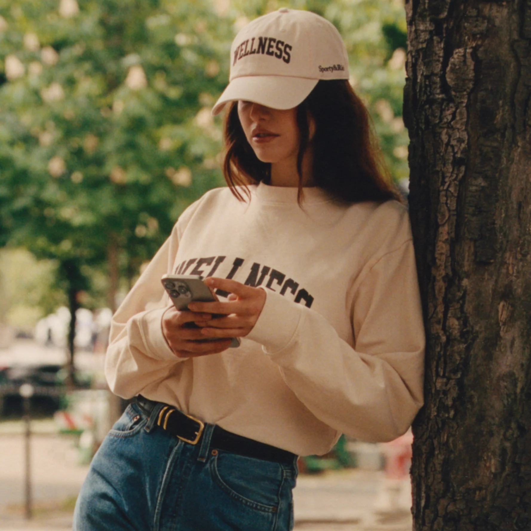 Sporty & Rich - Wellness Ivy Crewneck Cream Chocolate - Image 6