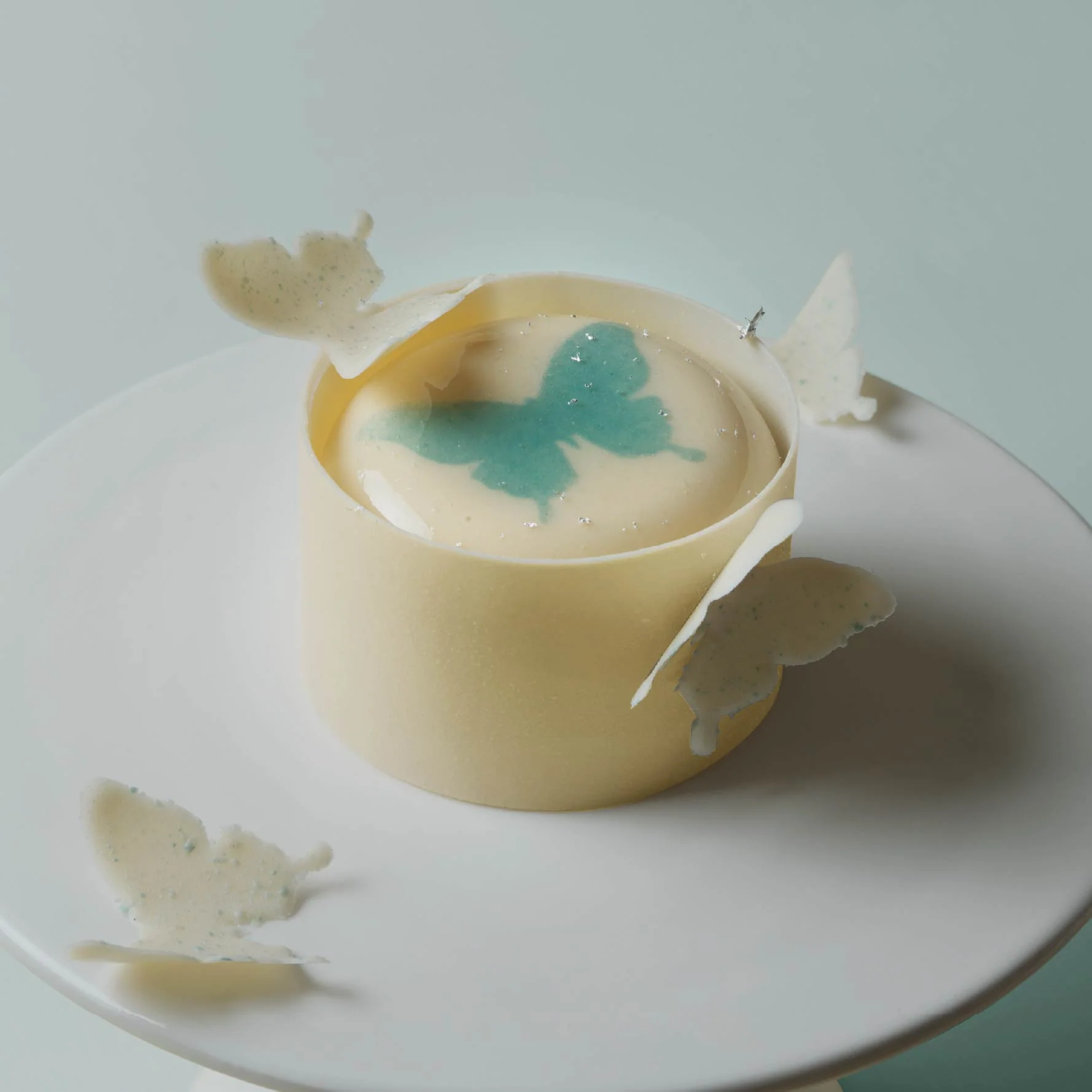 White Tea Lychee & Guava Cake (Small) - Image 2